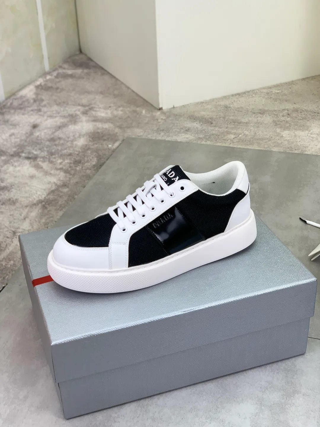 Men's men's shoes 💰P542💰 [New style] popular models are on the official website, 🆘 The trendy brand (Prada) mainly promotes popular models, avant-garde and versatile fashionable men's shoes private version mold opening, cowhide surface splicing 1:1.. Fashionable and simple, original imported cowhide lining cowhide feet; the atmosphere and personality are more fashionable, eye-catching and pursuing class. It will subvert the old idea and be a must-have for fashionistas with you! Must keep it! Tall and comfortable, large and low, high-end quality workmanship. Size: 38-44 4️⃣colors available.